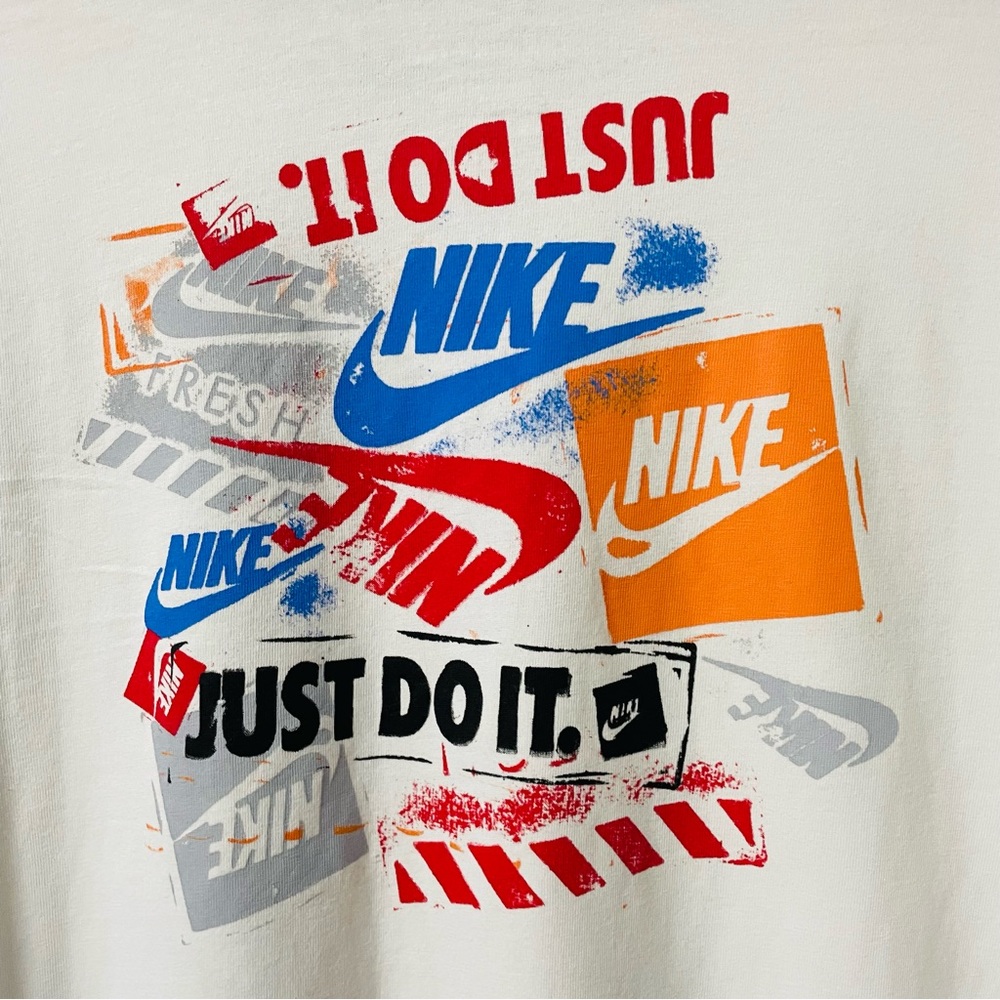 NIKE AUTHENTIC SPORTS WEAR WHITE CREW NECK GRAPHIC T-SHIRT FOR MEN’S & WOMEN’S - Picture 4 of 7